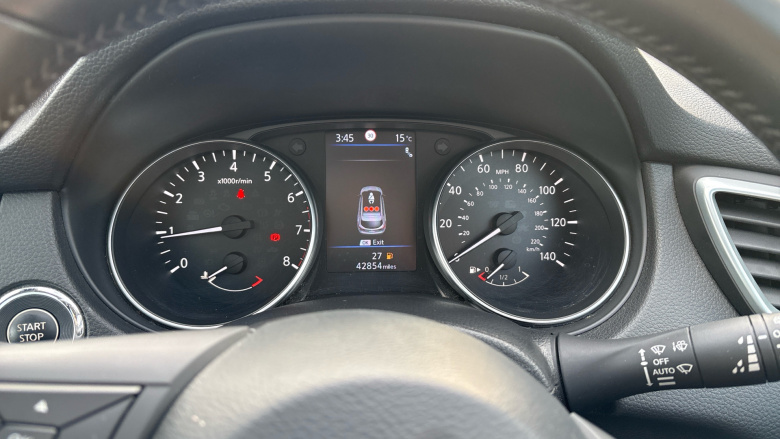 Nissan Qashqai 1.3 DiG-T N-Connecta 5dr [Glass Roof Pack] Petrol Hatchback